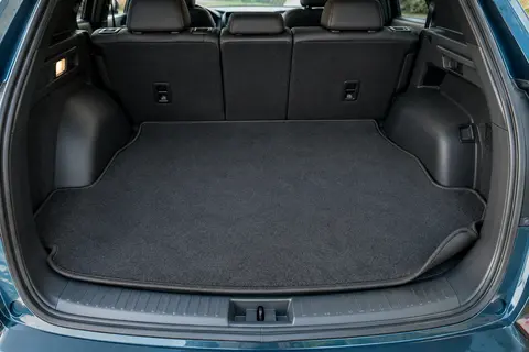 Tapis de coffre Kovvar en feutre aiguilleté, posé dans un BMW iX1 avec plancher haut