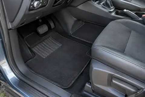 Tapis noirs ajustés pour Ford Kuga I, avec bordure à velcro et talonnette renforcée côté conducteur